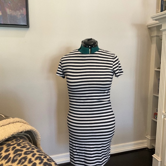 Used but in good condition stripped dress from French Connection - Picture 1 of 9